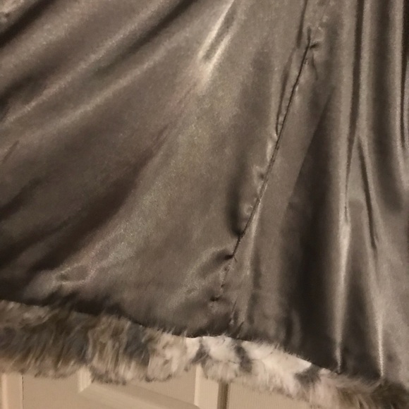 Vest - Picture 3 of 4